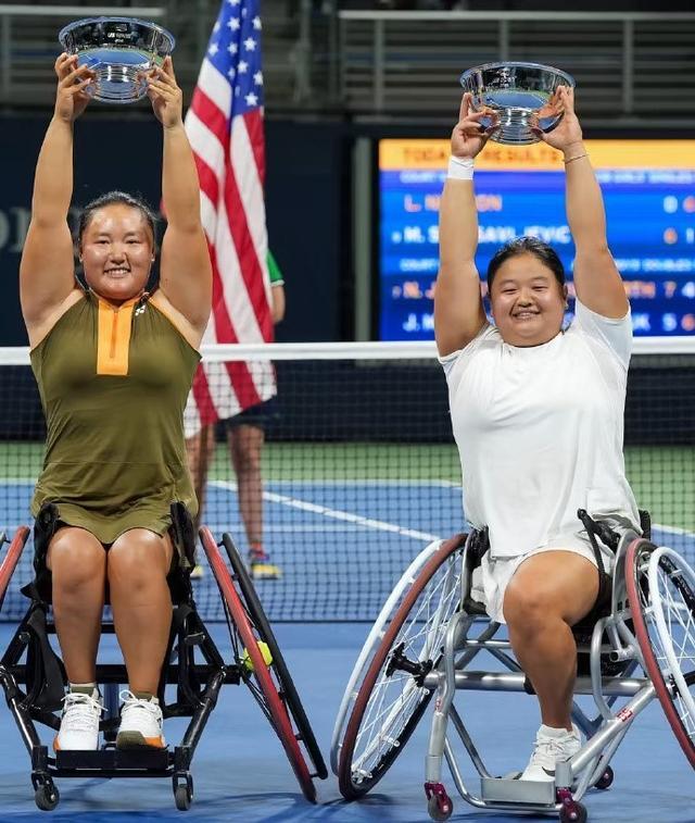 中国组合李晓辉/王紫莹2-0击败对手，夺得美网轮椅女双冠军